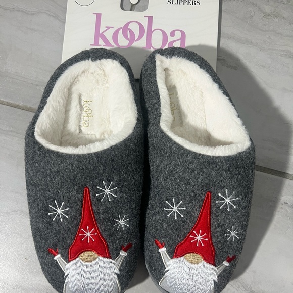 Kohls Gray Slippers with Red Gnome Design - Picture 2 of 4